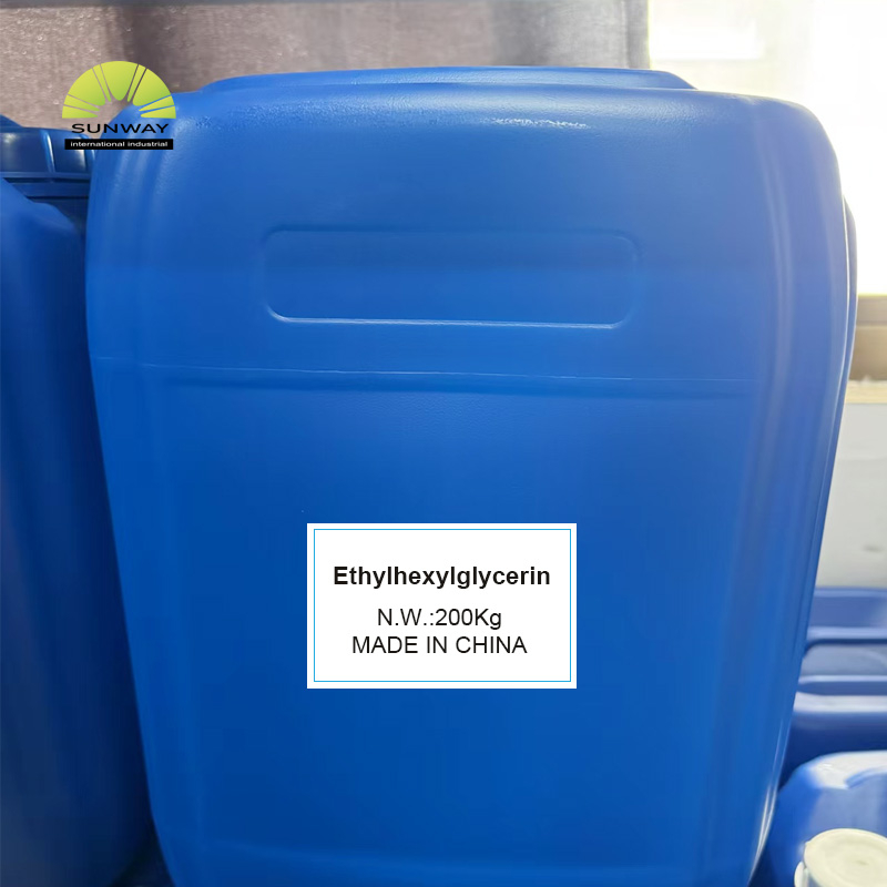 Líquido transparente com 99% de etilhexilglicerina, matéria-prima para detergentes de grau cosmético de alta pureza e conservantes.