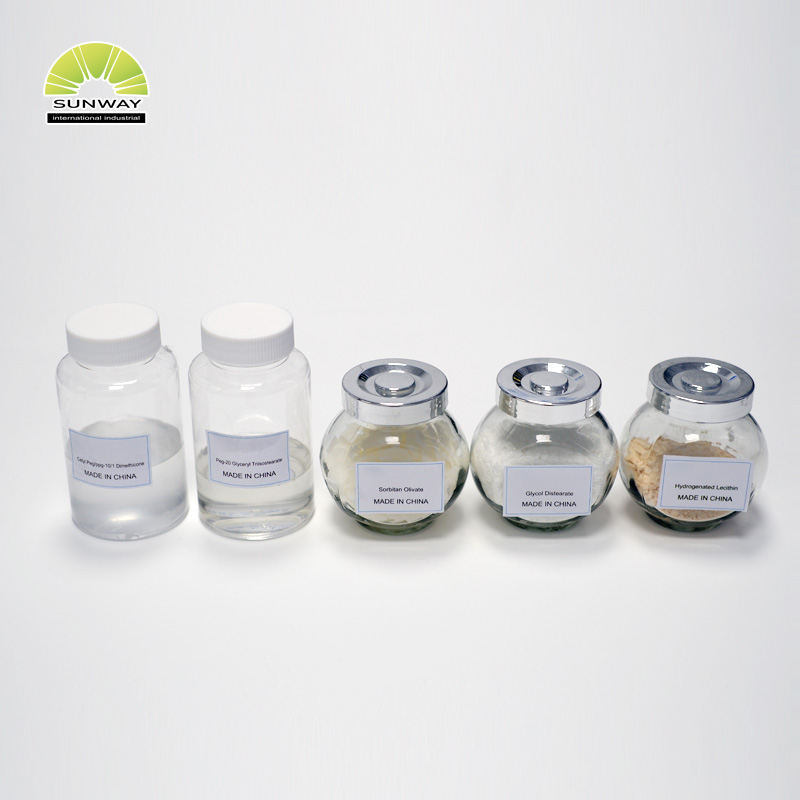 Matérias-primas para detergente de roupa: óleos sintéticos, trietilhexanoína para cosméticos.