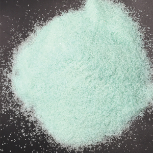 Preço de fábrica de alta qualidade tratamento de águas residuais sulfato ferroso 25 kg/saco pureza 99,8 cristal verde 